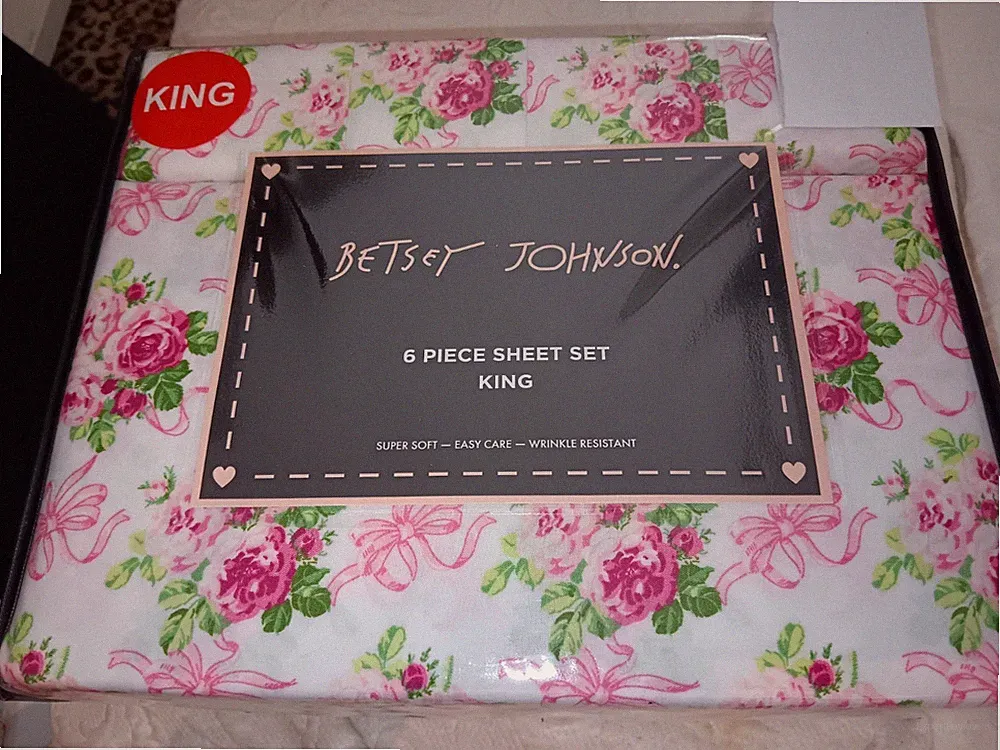 BETSEY JOHNSON FOREVER ROSE BOW PINK 6 PIECE PINK KING SHEET SET 100% POLY NIP