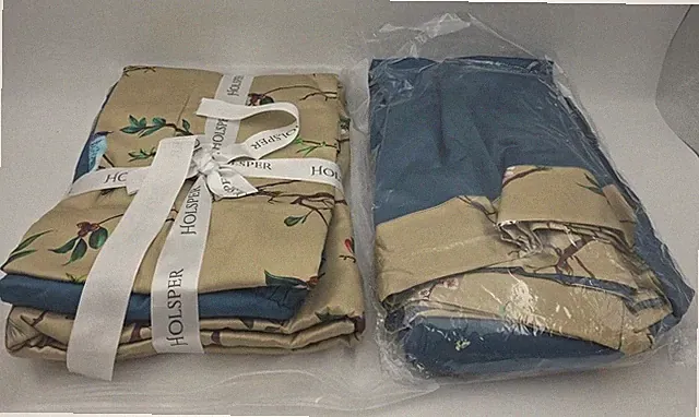 Holsper double size birds and flowers bedding set MSRP $378