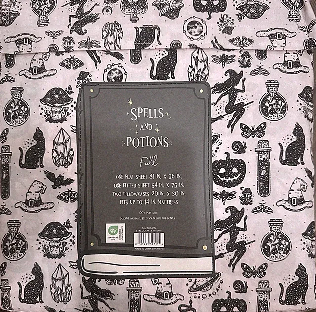 Spells & Potions Queen Sheet Set Crafty Witch, Potions, Cats, Snakes, Moths
